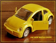 Veicoli Auto VW NEW BEETLE COUPE colore giallo da collezione GIOCO