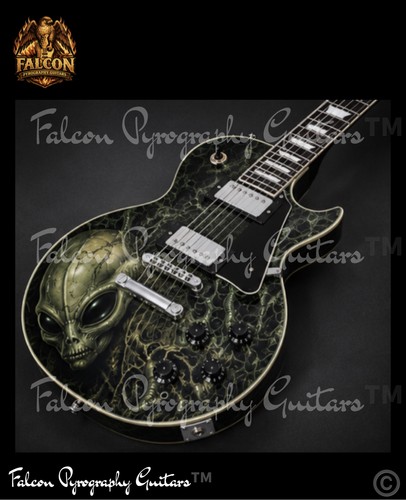 Chitarra elettrica fatta - , a