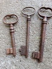 CHIAVE ANTICA Forgiata a Mano TRE Chiavi Lotto Originale epoca Valle Ossola 