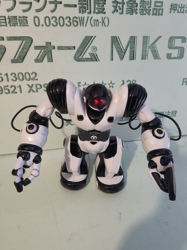 Wowwee robosapien - wowwee,