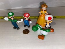 Lotto 4 figurine giocattolo