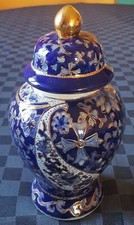 THE GREAT WALL PORCELAIN JAR -
