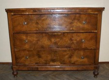 Cassettone lastronato in noce