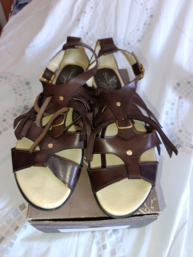 Sandalias con tacon bajo - con,