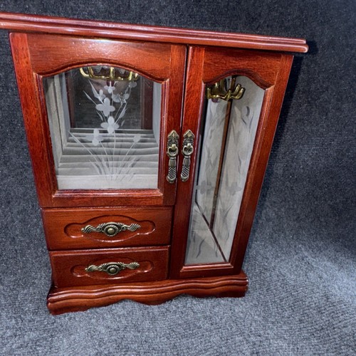 Portagioie vintage armadio