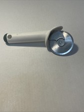 Tupperware Tagliapizza con