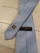 Cravatta Louis Vuitton pura seta 100 % silk Monogram LV Design On Light Blue
