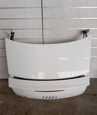 8J7827023B Cofano post.  AUDI