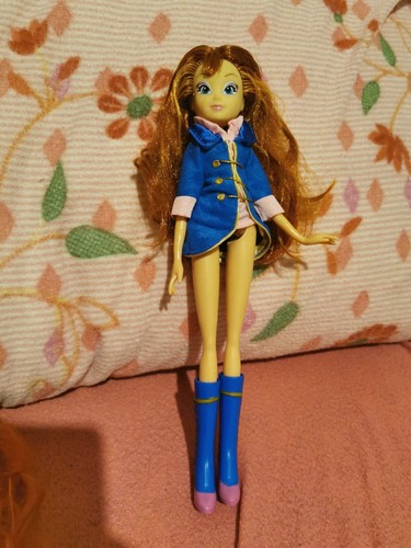 Bambola winx bloom sulle ali - bambola,
