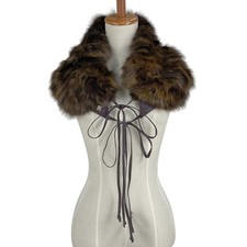 FENDI Zucca Logo Scialle Selleria Colore Pelliccia di zibellino Scialle Pelliccia Pelle Marrone...