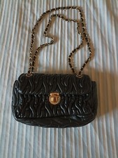 borsa pochette nera con catena