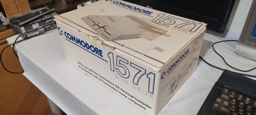 Commodore 1571 floppy - commodore,