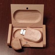 Chiavetta USB da 4 GB ecologica di legno con custodia - Aperta, mai usata