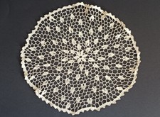 Centrino uncinetto ricamato