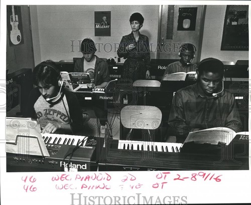 1986 press photo teacher - 1986, janel