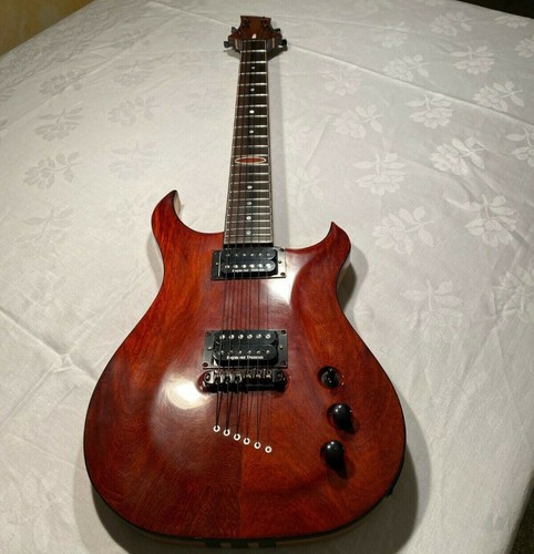 Chitarra elettrica liuteria - , in
