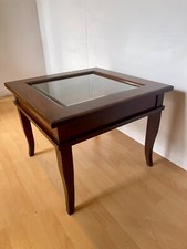 Tavolino da caffe in legno con vetrina e ripiano in cristallo italia anni '80
