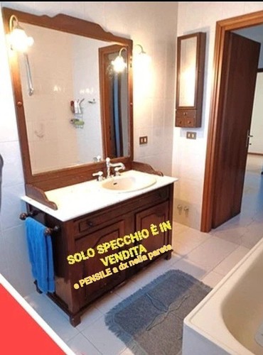 Armadietto specchio con - e,