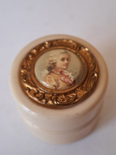 Antique snuff trinket box - antique,