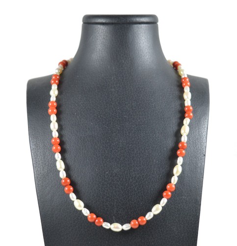 Collana corallo rosso e - in,