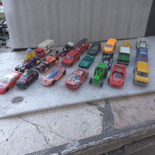 21 PETITES VOITURES MATCHBOX MAJORETTE CORGI ET AUTRES EN ETAT D USAGE