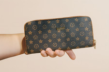 Portafoglio Donna Elegante Marrone – Similpelle – Chiusura Zip – Design moderno