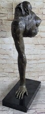 Scultura Figurativa Femminile Nuda In Bronzo Su Base In Marmo