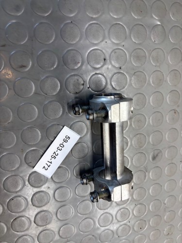 Riser manubrio piastra - piastra, di