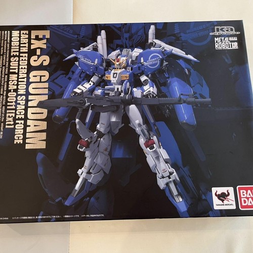 Bandai gundam model kit - gundam,