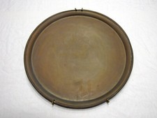 Grande antico piatto vassoio metallo con espositore a muro pronto da appendere