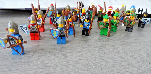 Lot personnages lego - 25,