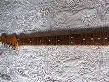 Collo Fender MIM Stratocaster