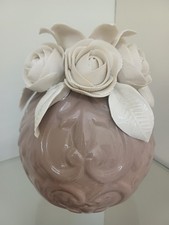 vaso ceramica capodimonte con rose a rilievo cm 20 circa