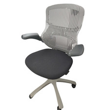 Knoll Generation Chair in