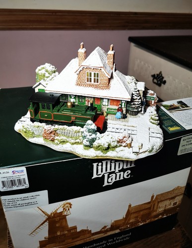 Rare lilliput lane christmas - rare,