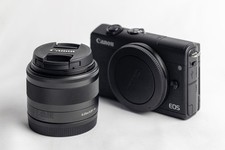 Canon EOS M200 + EF-M 15-45mm