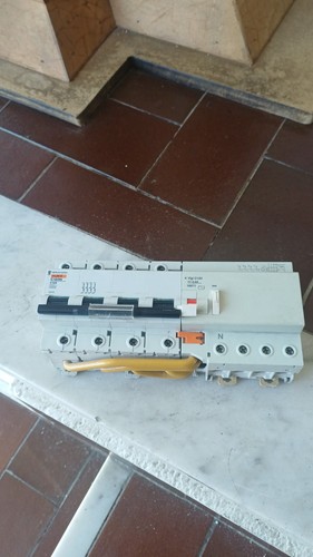 Merlin gerin multi - multi, vigi