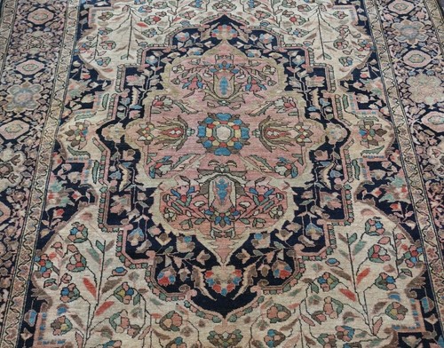 Antico tappeto orientale