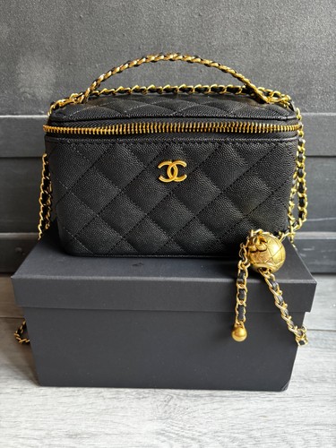 Chanel black quilted - black,