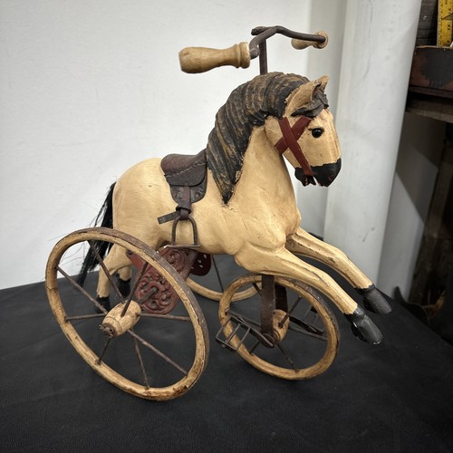 Antico triciclo vittoriano
