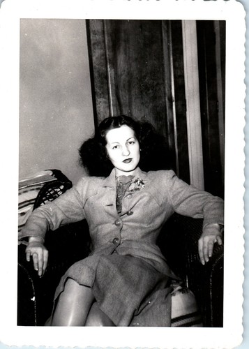 1946 donna seduta - 1946,