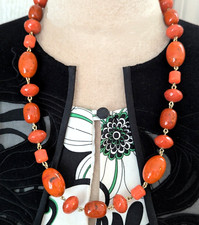 Collana di perline lucite