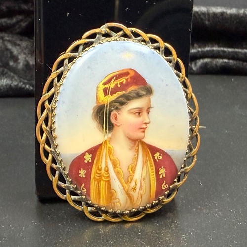 Antica spilla ritratto
