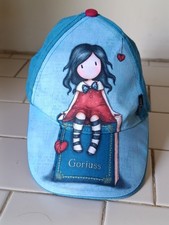 Cappello Gorjuss by Santoro London Blu con Stampa Bambola e Dettagli Rosa (Tagli