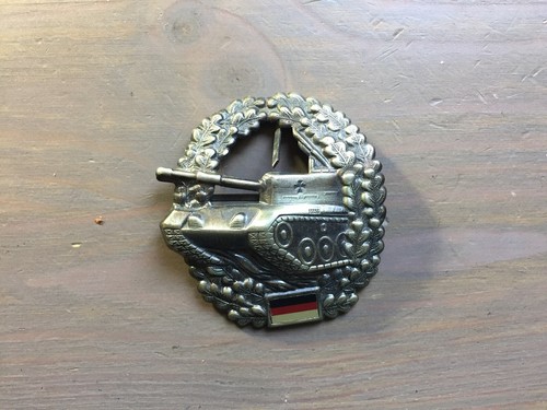 Berretto militare distintivo