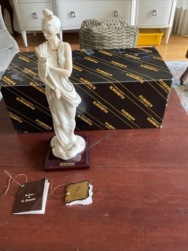 Figurina lady with - figurina,