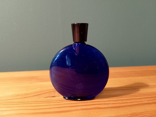 Bottiglia vintage blu cobalto