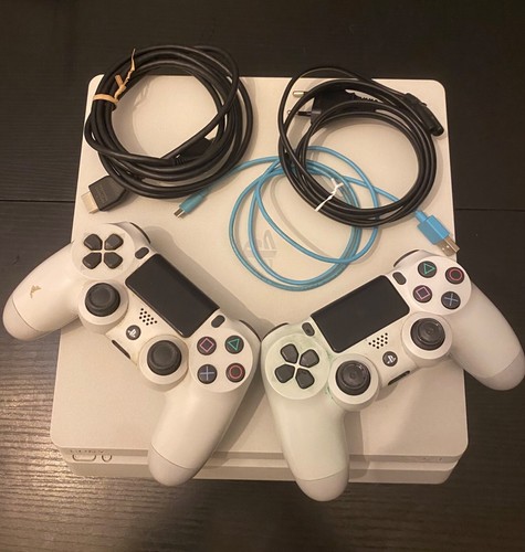 Vendo ps4 bianca usata - bianca,, due