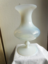 ancien vase en opaline blanc