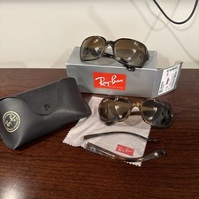 DUE paia occhiali da sole